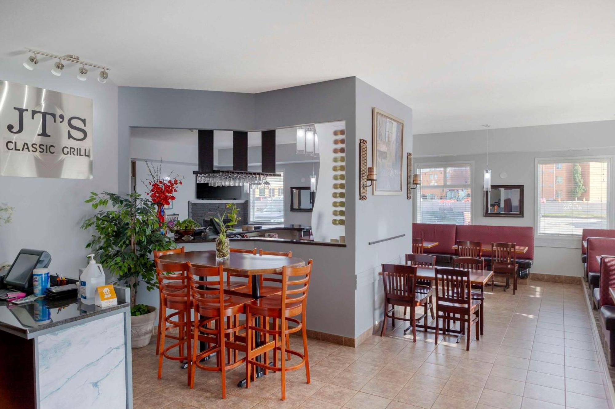 Quality & Edmonton International Airport Hotel 3*