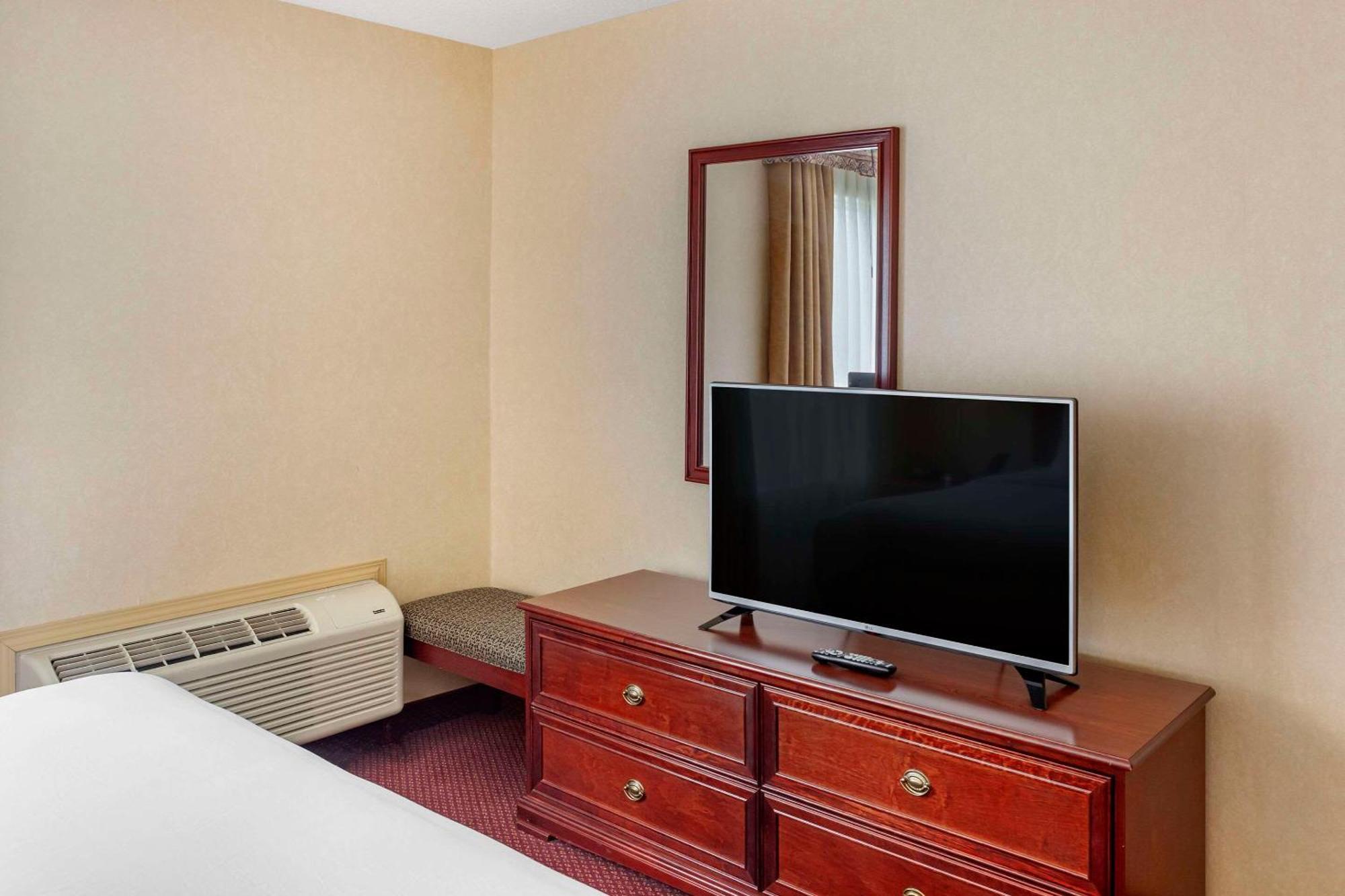 Quality & Edmonton International Airport 3*