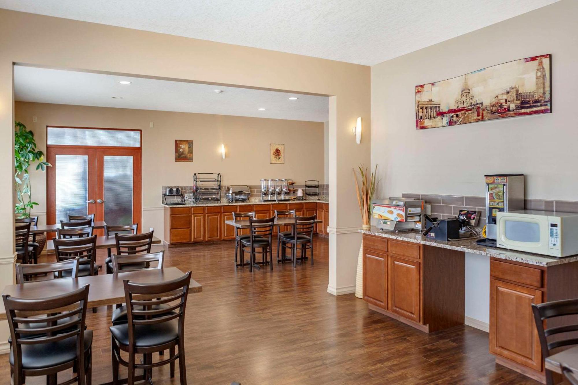 Quality & Edmonton International Airport 3* Leduc