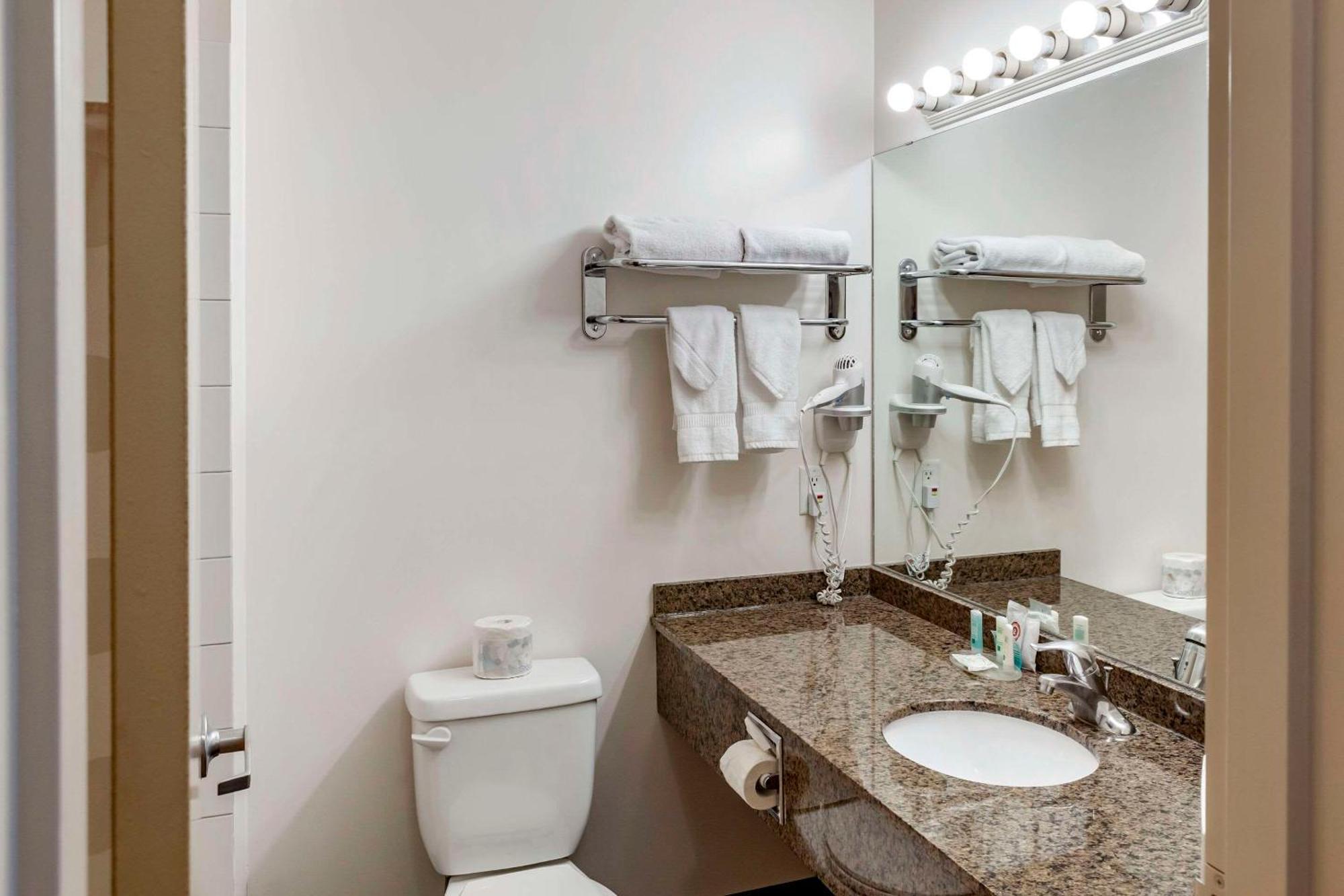 Hotel Quality & Edmonton International Airport