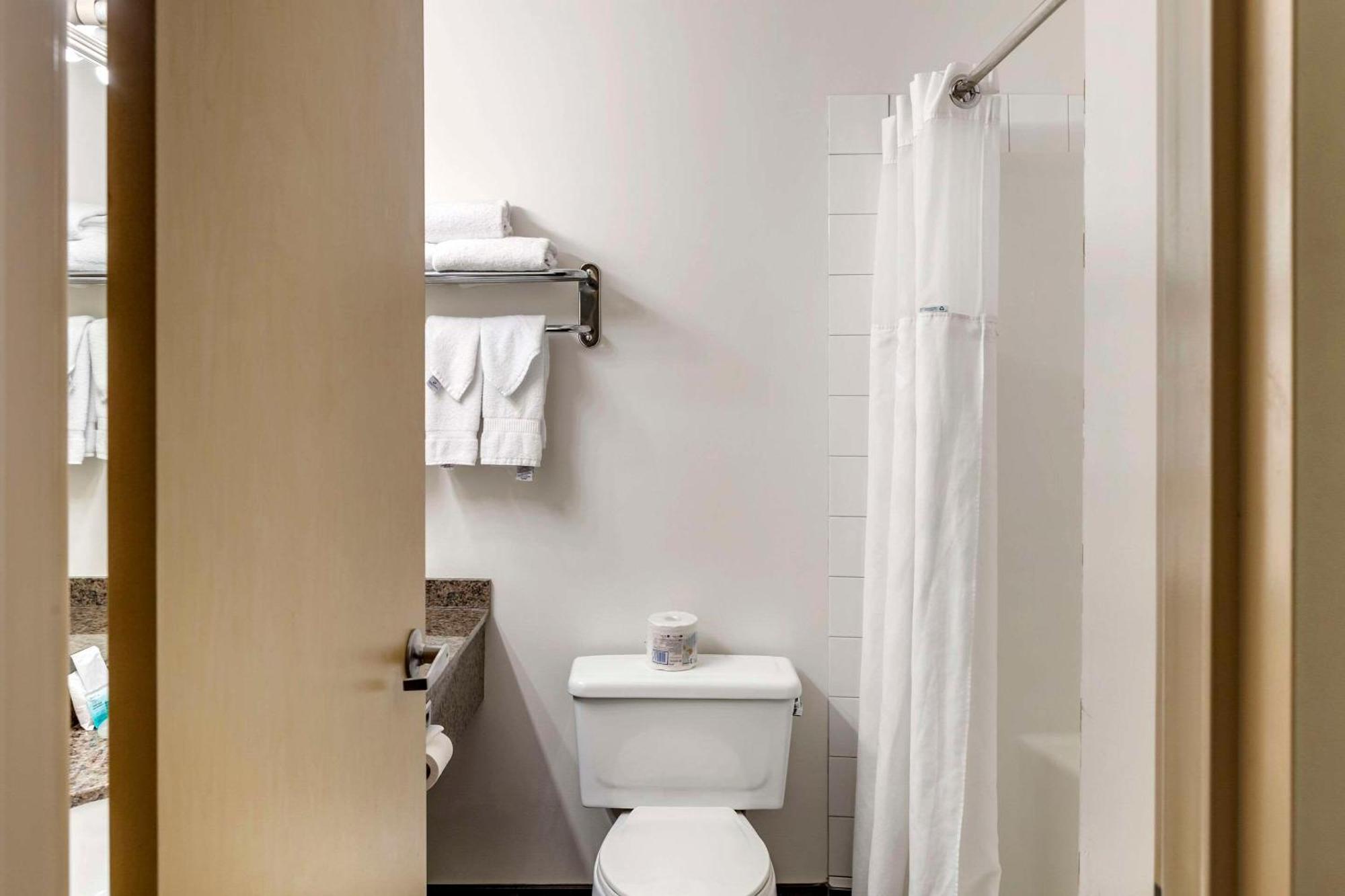 Quality & Edmonton International Airport 3* Leduc
