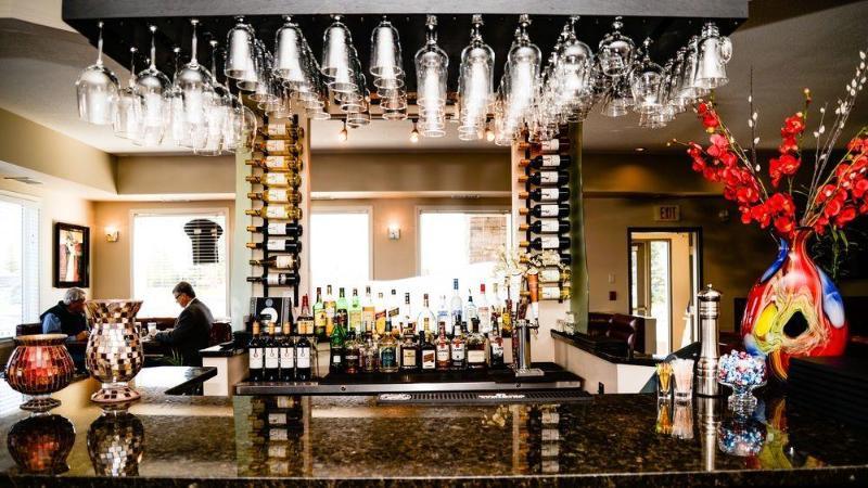 Quality & Edmonton International Airport Hotel 3*