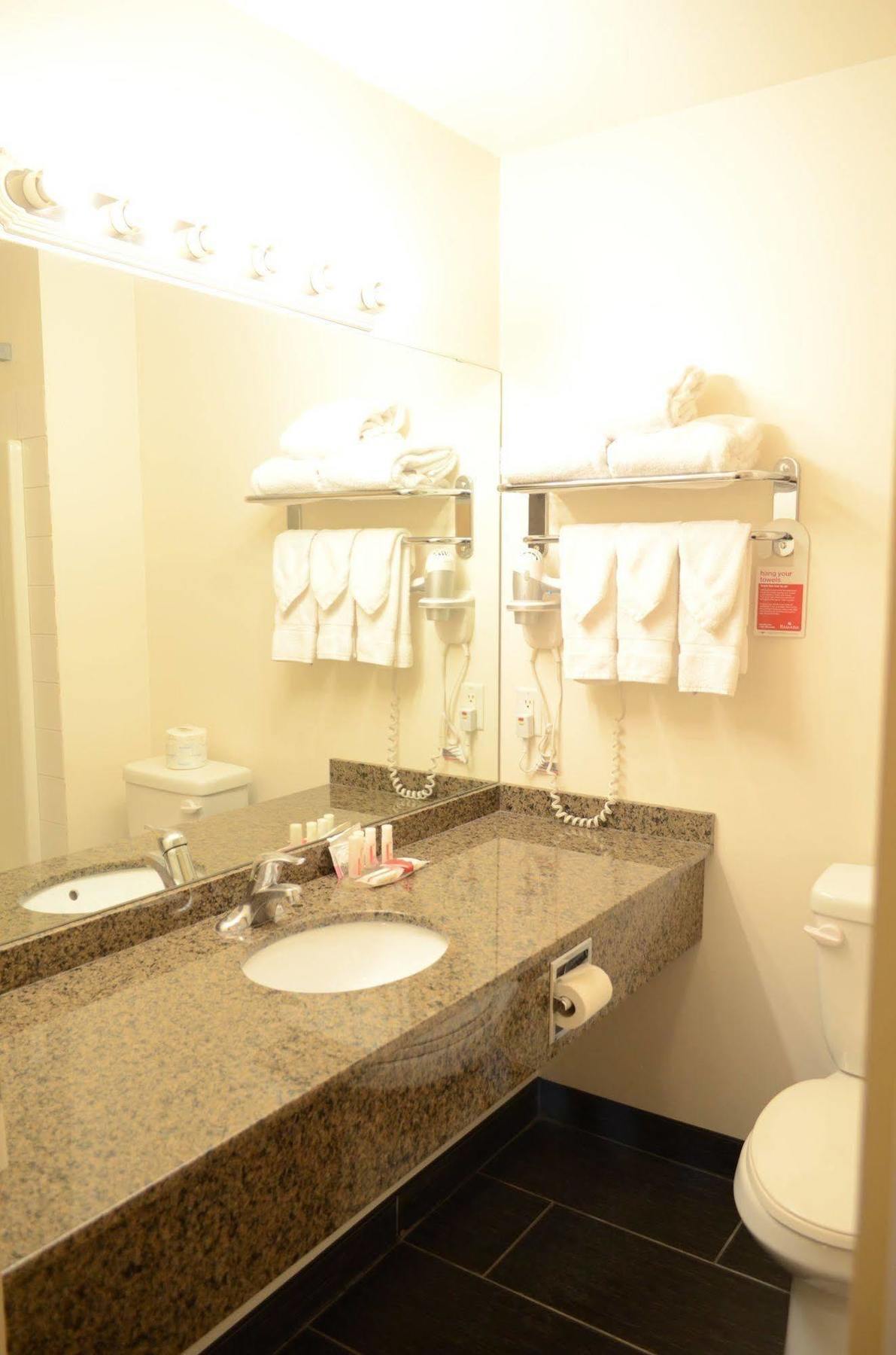 Hotel Quality & Edmonton International Airport