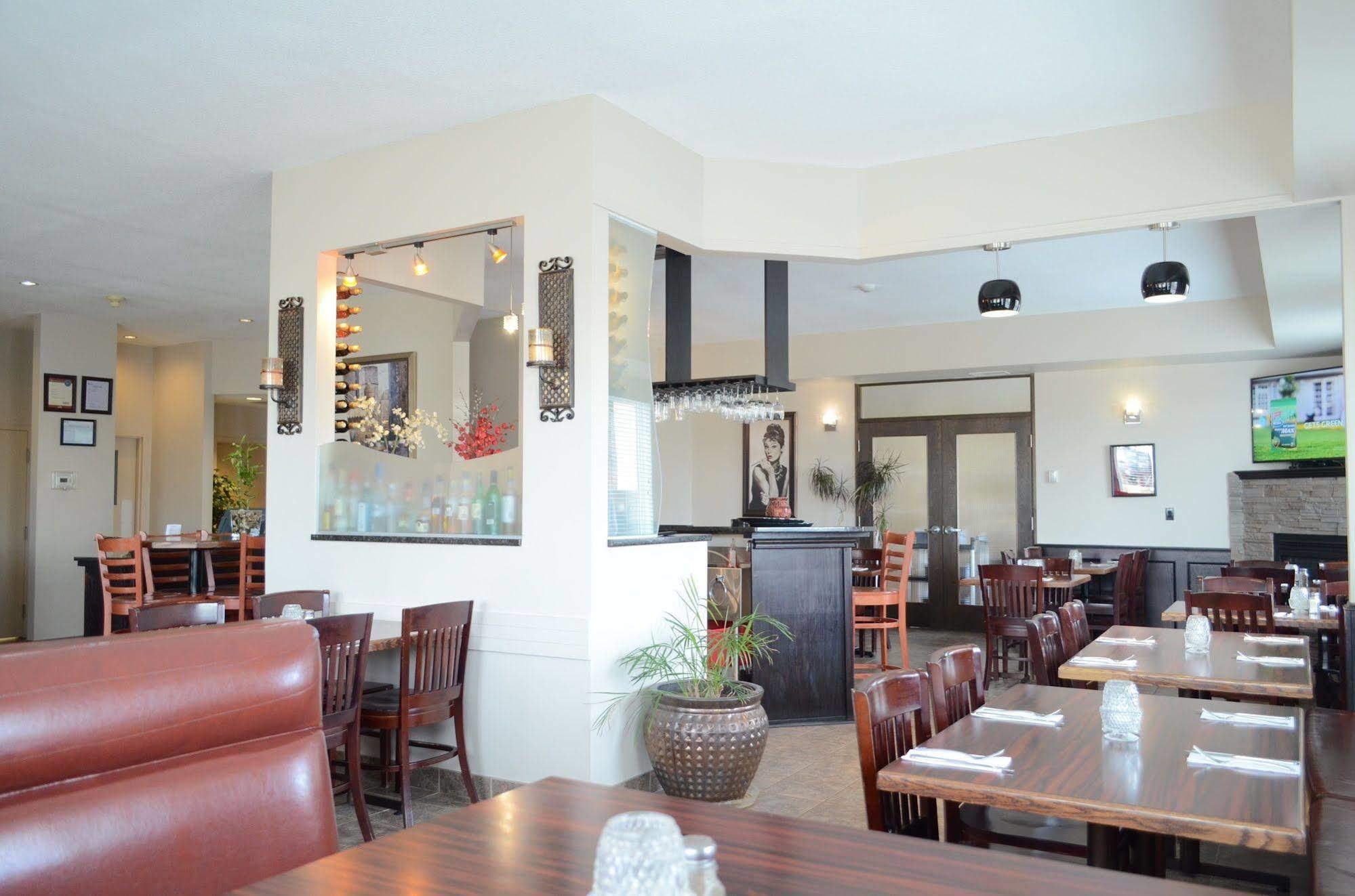 Quality & Edmonton International Airport Hotel 3*
