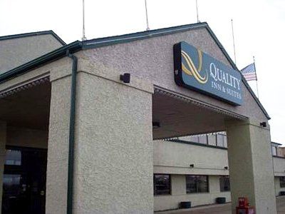 Hotel Quality & Edmonton International Airport 3*